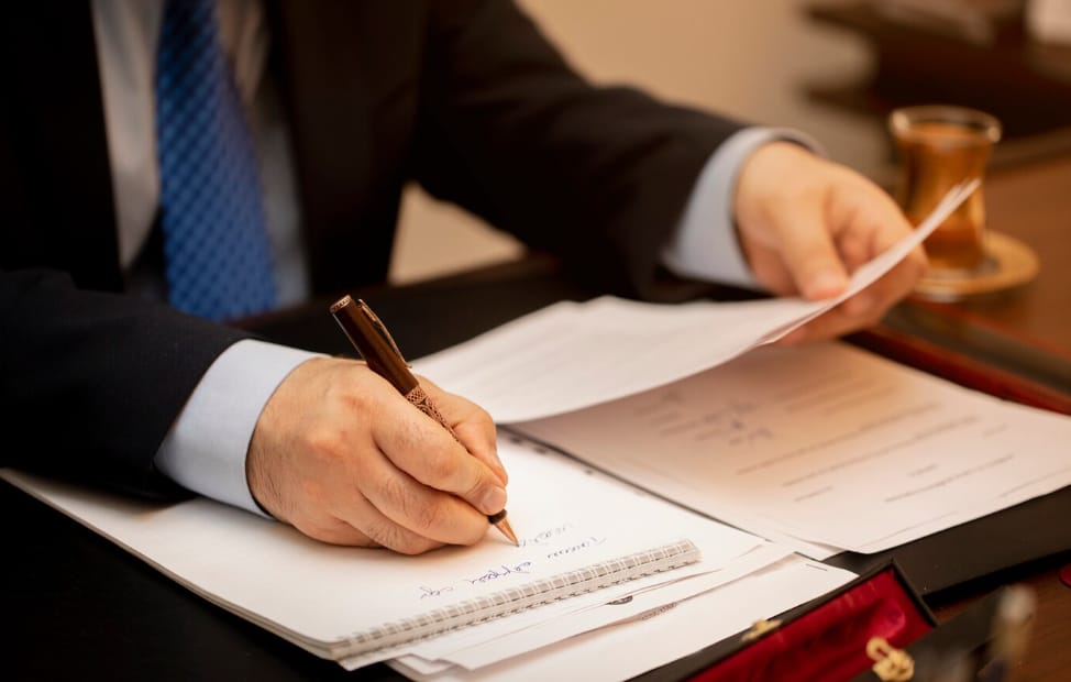 Work With A Property Agent To Avoid Pitfalls And Expensive Mistakes 