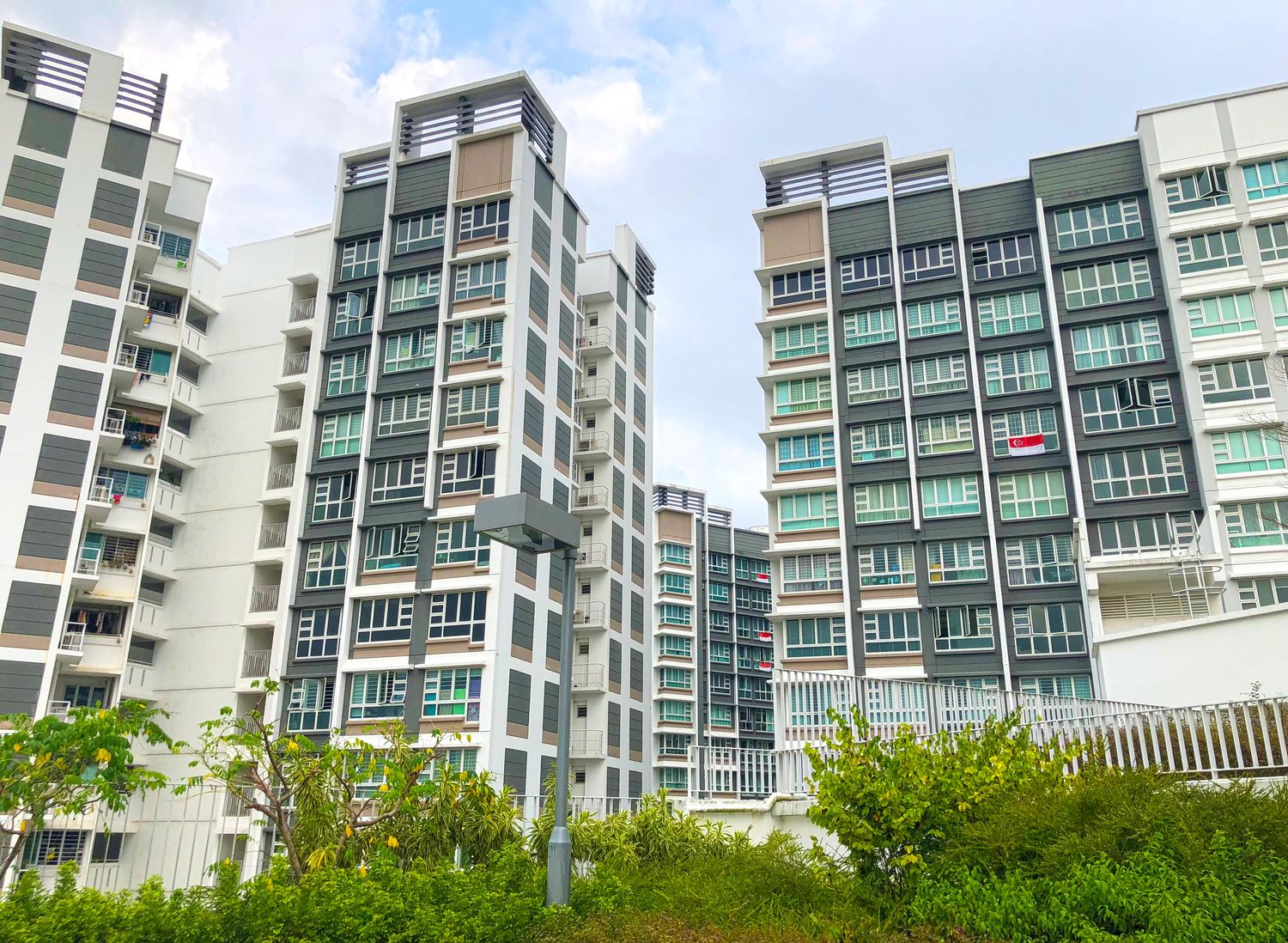 Private home and HDB resale prices hit a new peak in Q4 2021; sales volumes in 2021 reached multi-year highs 