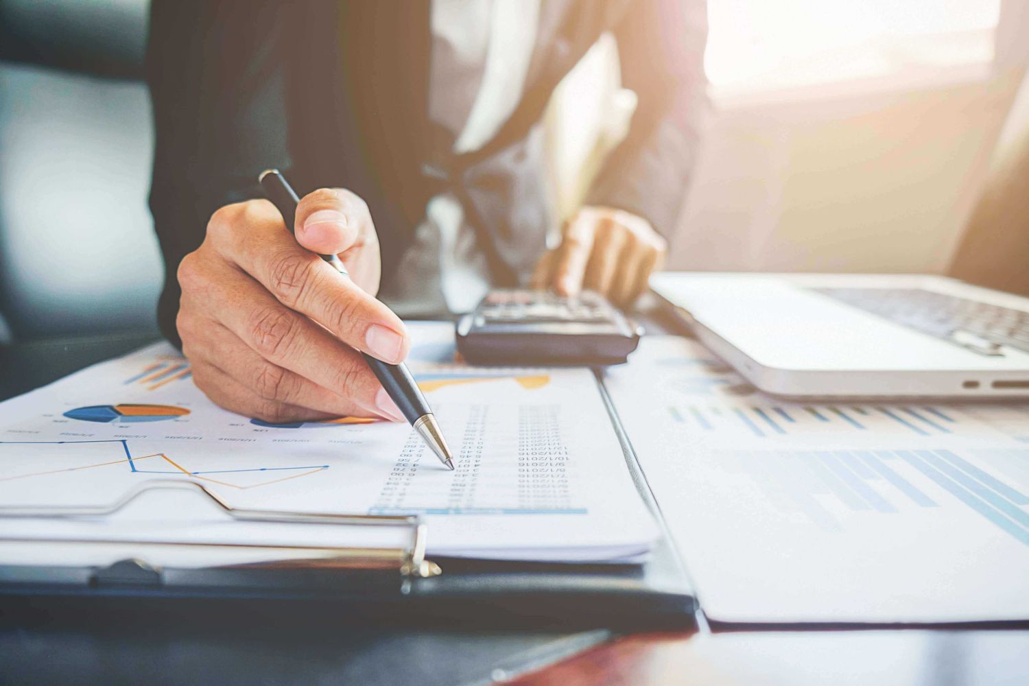 The Private Home Price Index Experienced A Price Dip Of 0.6% In Q1 2019.the HDB Resale Market Reflected A Price Decline Of 0.3% In The 1Q 2019.